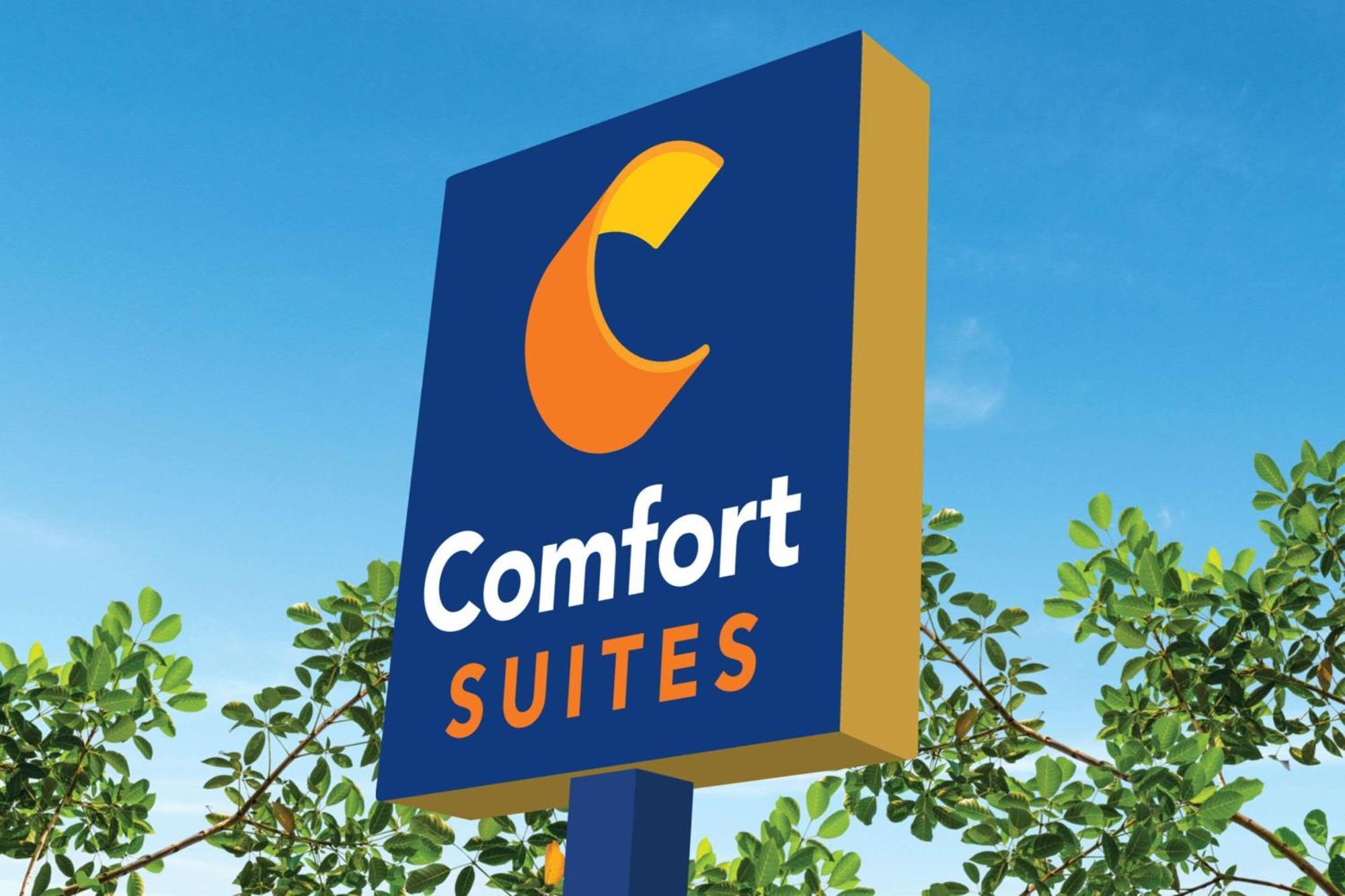 Comfort Inn & Suites Sheboygan I-43 Exterior photo